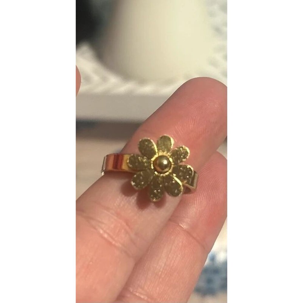 Costume ring with flower. Very solid. Size 8